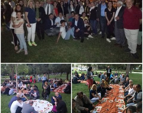 Bu da iftar pikniği… CHP Osmangazi Merinos’un çimlerinde yer sofrası kurdu, herkes diz kırıp iftar yaptı - Ahmet Emin Yilmaz