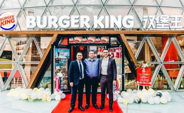 Bursalı 4 genç virüsün çıktığı Wuhan’daki 20 lokantalarını 73 gün sonra açtılar - Ahmet Emin Yilmaz