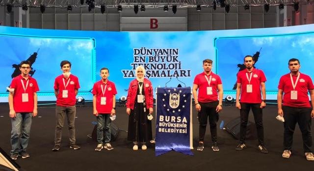 Bu gençler gelecek için umudumuz… Yarışlardaki teknolojiyle göğsümüz kabardı - Ahmet Emin Yilmaz