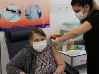 Evden çıkamayan 65 yaşın heyecanı aşılamayı etkiledi: Randevular doldu, kuyruk oldu, sistem de kilitlendi - Ahmet Emin Yilmaz