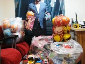 TDP İl Başkanı Bülent Çelik 100 çocuğu oyuncakla sevindirdi: Çocuk gülsün, dünya değişsin - Ahmet Emin Yilmaz