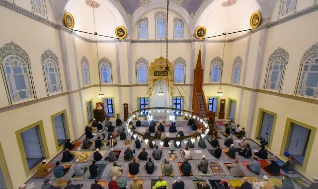 Restorasyon 3 yıl sürdü, tarihi Emirsultan Camii bayram namazıyla açıldı - Ahmet Emin Yilmaz