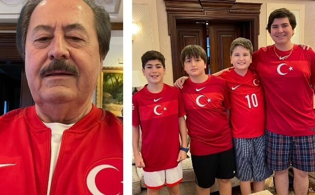 Çağlar ve torunları milli takım formalarını giydiler, milli heyecanı birlikte yaşadılar - Ahmet Emin Yilmaz