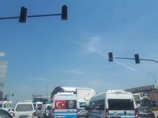 Bu öneri sorun çözer: Elektik kesilmesinde trafikte kaosa olmaması için sinyalizasyona güneş paneli - Ahmet Emin Yilmaz