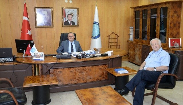 Celal Beysel Bursa’nın iş-sivil toplum-siyaset dünyasını anlatan kitap yazdı - Ahmet Emin Yilmaz
