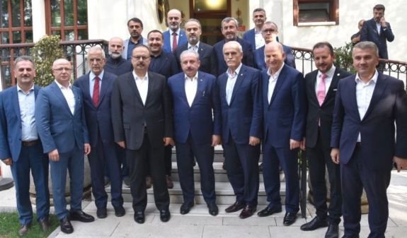 Altepe uzun süre sonra AK Parti milletvekilleri ve belediye başkanlarıyla aynı fotoğrafta - Ahmet Emin Yilmaz