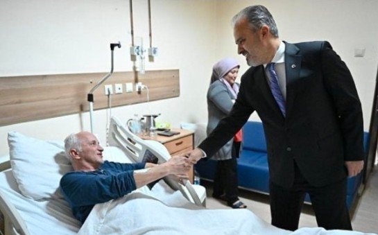 Sıkıntılı anda, hastane odasında bir sıcak dokunuş - Ahmet Emin Yilmaz