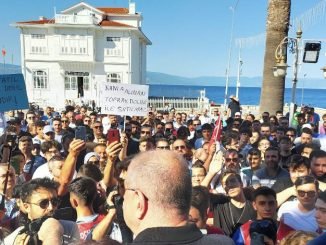 Bursa sahillerinde Ümit Özdağ ‘sığınmacı’ yürüyüşü yaptı - Ahmet Emin Yilmaz