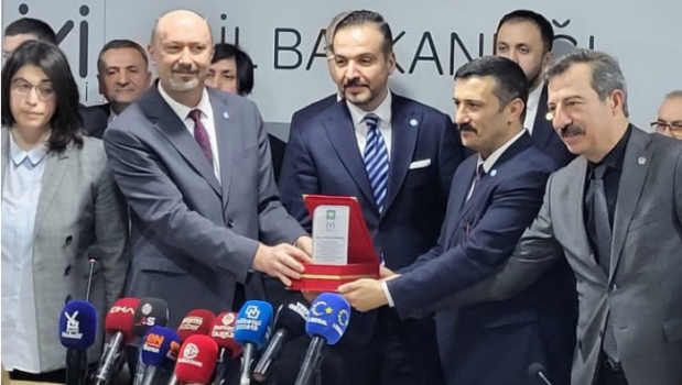 Seçim hazırlığı: İYİ Parti’de 9 ilçe başkanı aday, 4 ilçe başkanı düşünüyor - Ahmet Emin Yilmaz