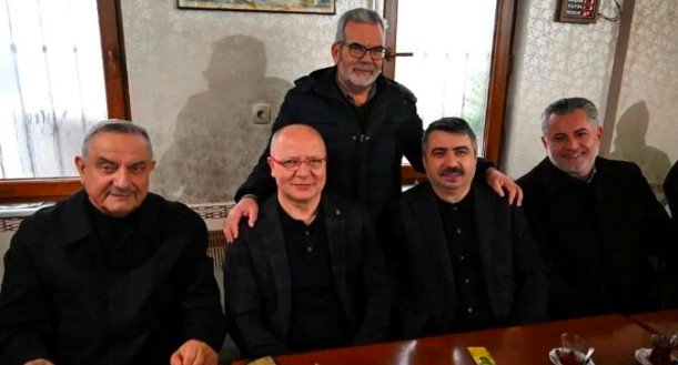 Sarı Cami’de sabah namazıyla Ak Parti Yıldırım’a çıkarma yaptı - Ahmet Emin Yilmaz