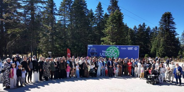 Mutlu bir gün: Yıldırım’da 16 mahallenin kadınları teleferikle Uludağ’ı keşfetti - Ahmet Emin Yilmaz