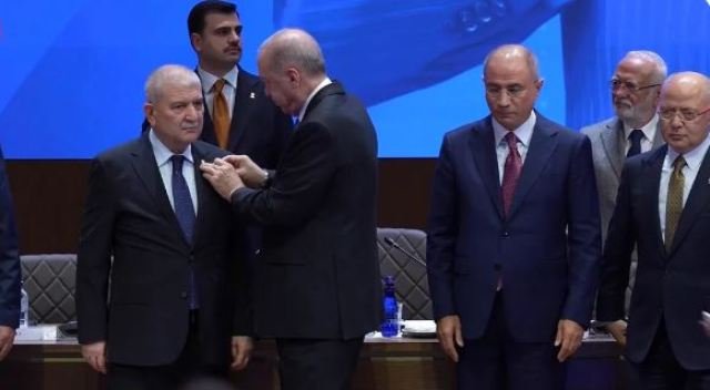 Bursa için eksik halka: Davutoğlu başında taşıdı, AK Parti geri aldı - Ahmet Emin Yilmaz