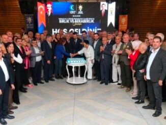 Yönetimini, mahalle başkanlarını muhtarlarla buluşturdu: Siyasette ilk - Ahmet Emin Yilmaz