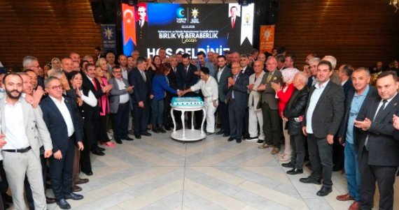 Yönetimini, mahalle başkanlarını muhtarlarla buluşturdu: Siyasette ilk - Ahmet Emin Yilmaz