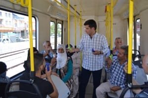 3. YAZI İÇİN MHP YILDIRIM İLÇE BAŞKANI ERKAN SUBAŞI BURSARAY DOĞU HATTI YOLCULARINA EL PERVANESİ DAĞITTI