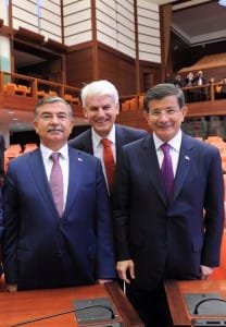 3. YAZI İÇİN HÜSEYİN ŞAHİN, BAŞBAKAN AHMET DAVUTOĞLU, TBMM BAŞKANI İSMET YILMAZ