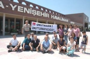 KEMAL DEMİREL YENİŞEHİR HAVAALANI OTURMA EYLEMİ