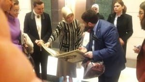 SARE DAVUTOĞLU VE DENİZ ÜZÜLMEZ HALI