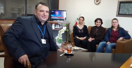 YEŞİLEVLER MÜNEVVER ÖZCAN İLKOKULU MÜDÜRÜ ORHAN AKYÜZ VE OKUL AİLE BİRLİĞİ