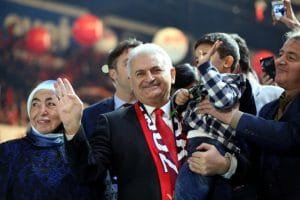 BAŞBAKAN BİNALİ YILDIRIM REFERANDUM KAMPANYASI ÇOCUKLU MESAJ