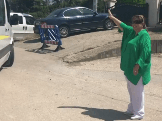 EMİNE ÖRNEK ÖĞRETMEN ÖĞRENCİLERİ EL SALLAYARAK UĞURLADI