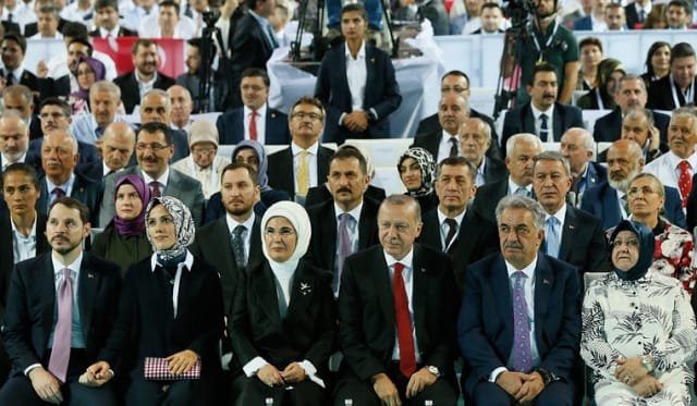 AK PARTİ KURULTAYI OTURMA DÜZENİ SEÇİLMİŞLER ÖNDE ATANMIŞ BAKANLAR ARKA SIRADA AK PARTİ KURULTAYI OTURMA DÜZENİ SEÇİLMİŞLER ÖNDE ATANMIŞ BAKANLAR ARKA SIRADA