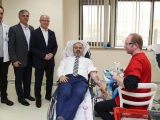 Kızılay bursa şubesi başkanı davut gürkan çağrısı ve alinur aktaş kan bağışı
