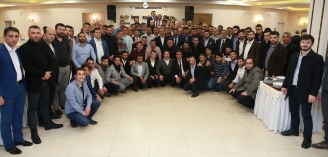 ALİNUR AKTAŞ GÖNÜLLÜLERLE YEMEK BELEDİYE BAŞKAN9LARIYLA TOPLANTI ALİNUR AKTAŞ GÖNÜLLÜLERLE YEMEK BELEDİYE BAŞKAN9LARIYLA TOPLANTI