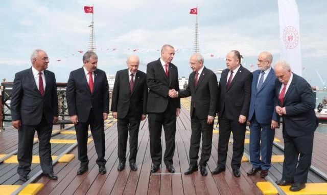 SAMSUN 19 MAYIS TÖRENDEN YANSIYAN LİDERLER FOTOĞRAF SAMSUN 19 MAYIS TÖRENDEN YANSIYAN LİDERLER FOTOĞRAF
