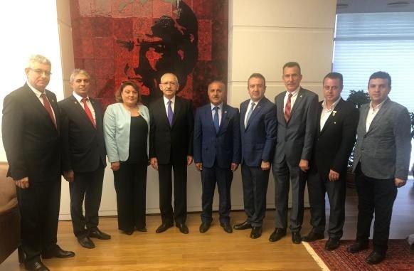 EHİT VE GAZİ AİLELERİ DERNEĞİ YÖNETİMİ KEMAL KILIÇDAROĞLU ZİYARETİ CHP İL BAŞKANI HÜSEYİN AKKUŞ EHİT VE GAZİ AİLELERİ DERNEĞİ YÖNETİMİ KEMAL KILIÇDAROĞLU ZİYARETİ CHP İL BAŞKANI HÜSEYİN AKKUŞ