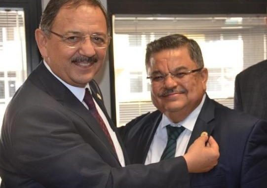 3 AK PARTİ YEREL YÖNETİMLER BAŞKANI MEHMET ÖZHASEKİ VE YARDIMCISI SELİM YAĞCI 3 AK PARTİ YEREL YÖNETİMLER BAŞKANI MEHMET ÖZHASEKİ VE YARDIMCISI SELİM YAĞCI