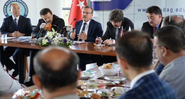 3 ULUDAĞ ÜNİVERSİTESİ REKTÖRÜ PROF. DR. AHMET SAİM KILAVUZ VE REKTÖR YARDIMCILARI BASIN TOPLANTISI 3 ULUDAĞ ÜNİVERSİTESİ REKTÖRÜ PROF. DR. AHMET SAİM KILAVUZ VE REKTÖR YARDIMCILARI BASIN TOPLANTISI