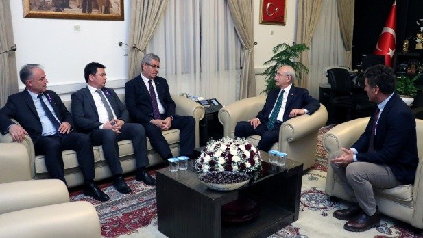 CHP İL BAŞKANI HÜSEYİN AKKUŞ ORHAN SARIBAL ERKAN AYDIN YÜKSEL ÖZKAN KEMAL KILIÇDAROĞLU ZİYARETİ CHP İL BAŞKANI HÜSEYİN AKKUŞ ORHAN SARIBAL ERKAN AYDIN YÜKSEL ÖZKAN KEMAL KILIÇDAROĞLU ZİYARETİ