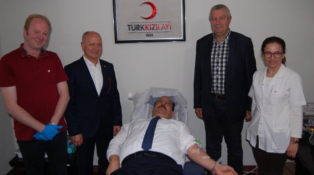VALİ YAKUP CANBOLAT KAN BAĞIŞI DAVUT GÜRKAN NİHAT ÇAKIR VALİ YAKUP CANBOLAT KAN BAĞIŞI DAVUT GÜRKAN NİHAT ÇAKIR