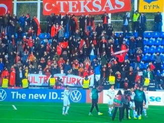 ENES ÜNAL GOL SONRASI VE TRİBÜNDEKİ TEKSAS PANRKARTI A MİLLİ TAKIM ANDORRA MAÇI