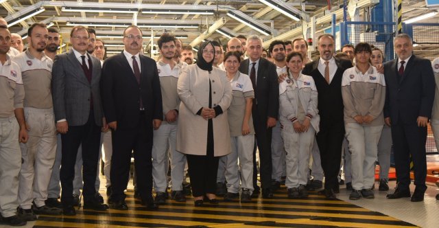 AİLE ÇALIŞMA VE SOSYAL HİZMETLER BAKANI ZEHRA ZÜMRÜT SELÇUK TOFAŞ ZİYARETİ AİLE ÇALIŞMA VE SOSYAL HİZMETLER BAKANI ZEHRA ZÜMRÜT SELÇUK TOFAŞ ZİYARETİ