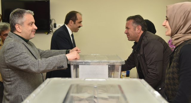 AK PARTİ İL BAŞKANI AYHAN SALMAN DELEGE SEÇİMLERİNDE AK PARTİ İL BAŞKANI AYHAN SALMAN DELEGE SEÇİMLERİNDE