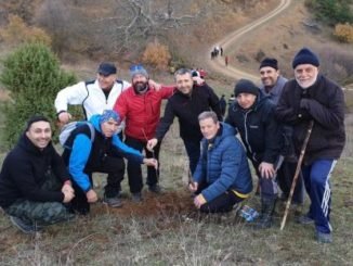 YÜRÜYÜŞ GRUBU FİDAN DİKİYOR