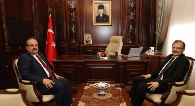 HAKAN ÇAVUŞOĞLU VE VALİ YAKUP CANBOLAT HAKAN ÇAVUŞOĞLU VE VALİ YAKUP CANBOLAT
