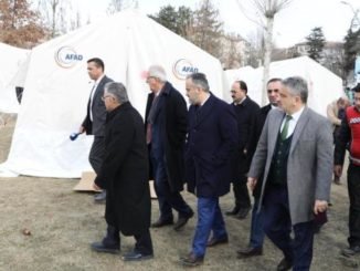 BÜYÜKŞEHİR BELEDİYE BAŞKANI ALİNUR AKTAŞ İL BAŞKANI AYHAN SALMAN MİLLETVCEKİLLERİ MÜFİT AYDIN VE OSMAN MESTEN ELAZIĞ DEPREM BÖLGESİNDE