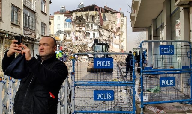 BTÜ DEPREM MÜHENDİSLİĞİ UYGULAMA VE ARAŞTIRMA MERKEZİ MÜDÜRÜ PROF DR BEYHAN BAYHAN BTÜ DEPREM MÜHENDİSLİĞİ UYGULAMA VE ARAŞTIRMA MERKEZİ MÜDÜRÜ PROF DR BEYHAN BAYHAN