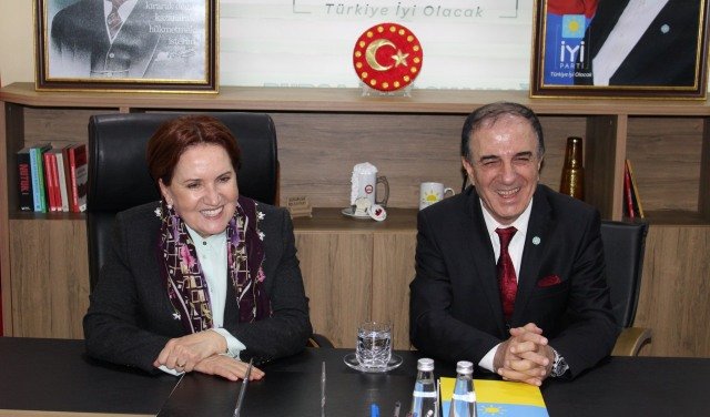 MERAL AKŞENER VE DR YAHYA BAHADIR MERAL AKŞENER VE DR YAHYA BAHADIR