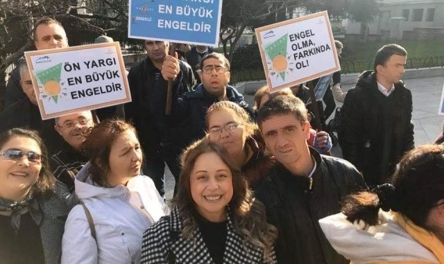 SEVCAN CELBİŞER VE ÖZEL İNSANLAR KOROSU SEVCAN CELBİŞER VE ÖZEL İNSANLAR KOROSU