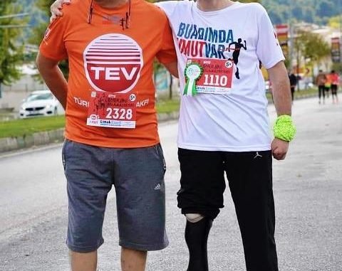 TEV BURSA YÜRÜTME KURULU BAŞKANI MEHMET ÇALIŞKAN VE AMPUTE ÖĞRENCİ MERT CANBEK TEV BURSA YÜRÜTME KURULU BAŞKANI MEHMET ÇALIŞKAN VE AMPUTE ÖĞRENCİ MERT CANBEK