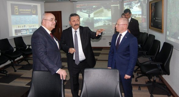 ATLI POLİS TİMLERİ İÇİN KÜLTÜRPARKTA YER BURSA EMNİYET NÜDÜRÜ TACETTİN ASLAN ATLI POLİS TİMLERİ İÇİN KÜLTÜRPARKTA YER BURSA EMNİYET NÜDÜRÜ TACETTİN ASLAN