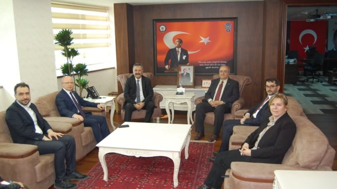 YAZI İÇİN KIZILAY BURSA ŞUBESİ BAŞKANI DAVUT GÜRKAN VE YÖNETİM EMNİYET MÜDÜRÜ TACETTİN ASLAN ZİYARETİ