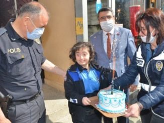 YILDIRIM BELEDİYE BAŞKANI OKTAY YILMAZ VE YILDOIROM EMNİUET MÜDÜRÜ EROL TURAN EDANUR NİSAN DOĞUMGÜNÜ