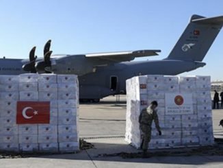 TÜRKiYEDEN iNGiLTEREYE KORONAViRÜS TIBBi MALZEME YARDIMI