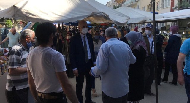 GÜRSU MHP iLÇE BAŞKANI TAHiR AKDAĞ VE YÖNETiMi PAZARDA MASKE DAĞITIYOR GÜRSU MHP iLÇE BAŞKANI TAHiR AKDAĞ VE YÖNETiMi PAZARDA MASKE DAĞITIYOR