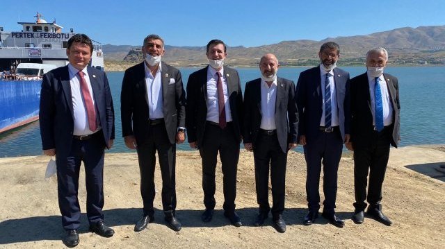 PERTEK FERİBOTU VE CHP MİLLETVEKİLLERİ ERKAN AYDIN GÜRSEL EROL ALİ ÖZTUNÇ PERTEK FERİBOTU VE CHP MİLLETVEKİLLERİ ERKAN AYDIN GÜRSEL EROL ALİ ÖZTUNÇ